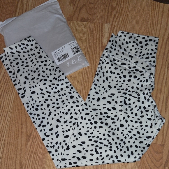 Stylish Black and White Leggings - Picture 1 of 1